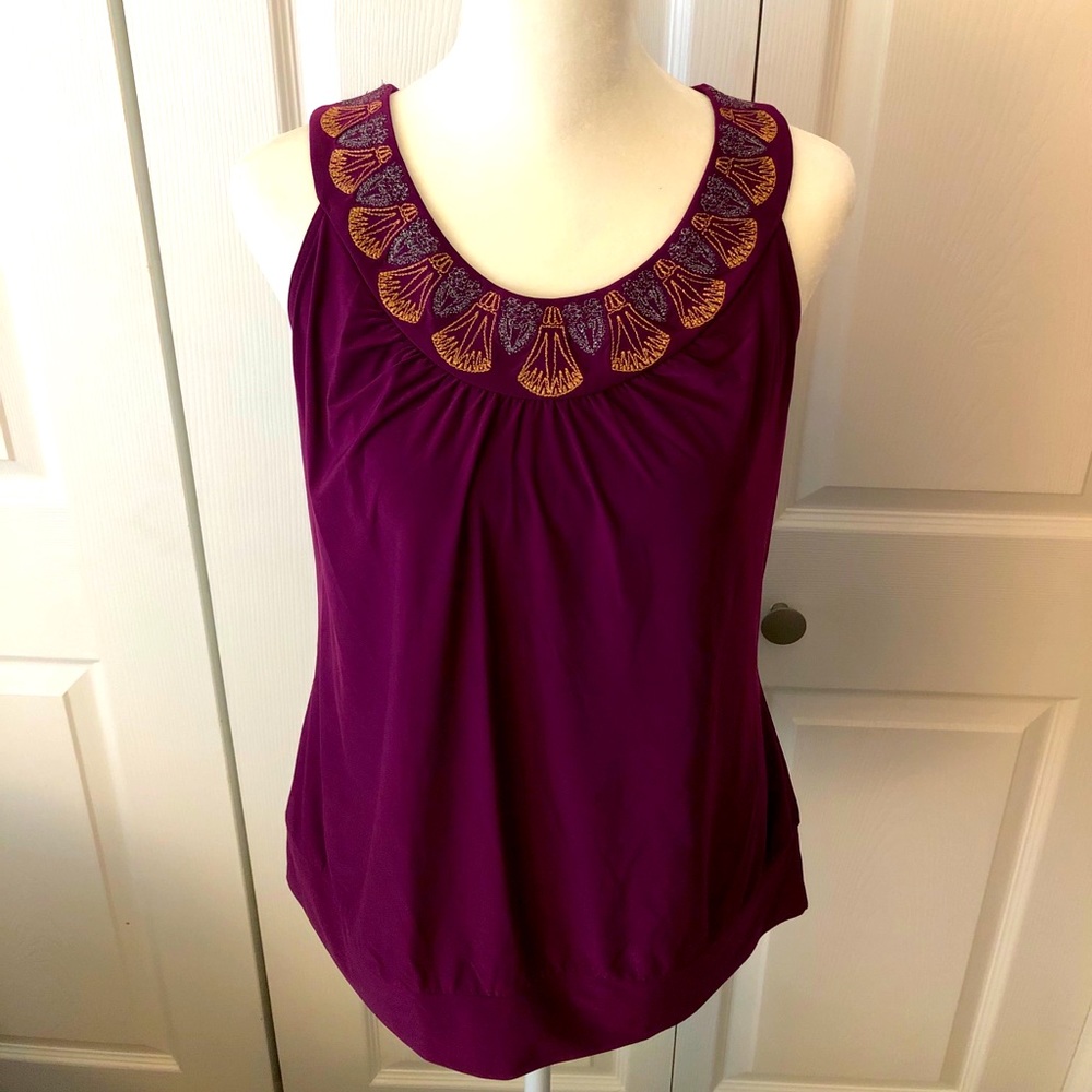 🔥 The Limited sleeveless blouse 🔥